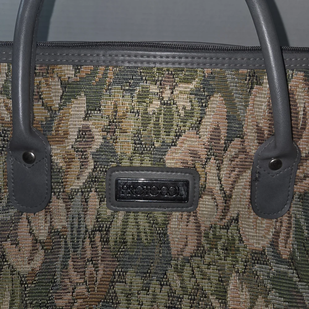 VINTAGE Elegant Floral Tapestry Travel Bag.